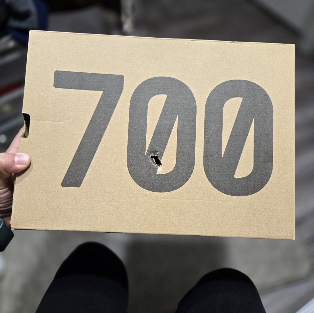 Empty Adidas Yeezy Boost 360 Or 700 Boxes - Picture 6 of 13